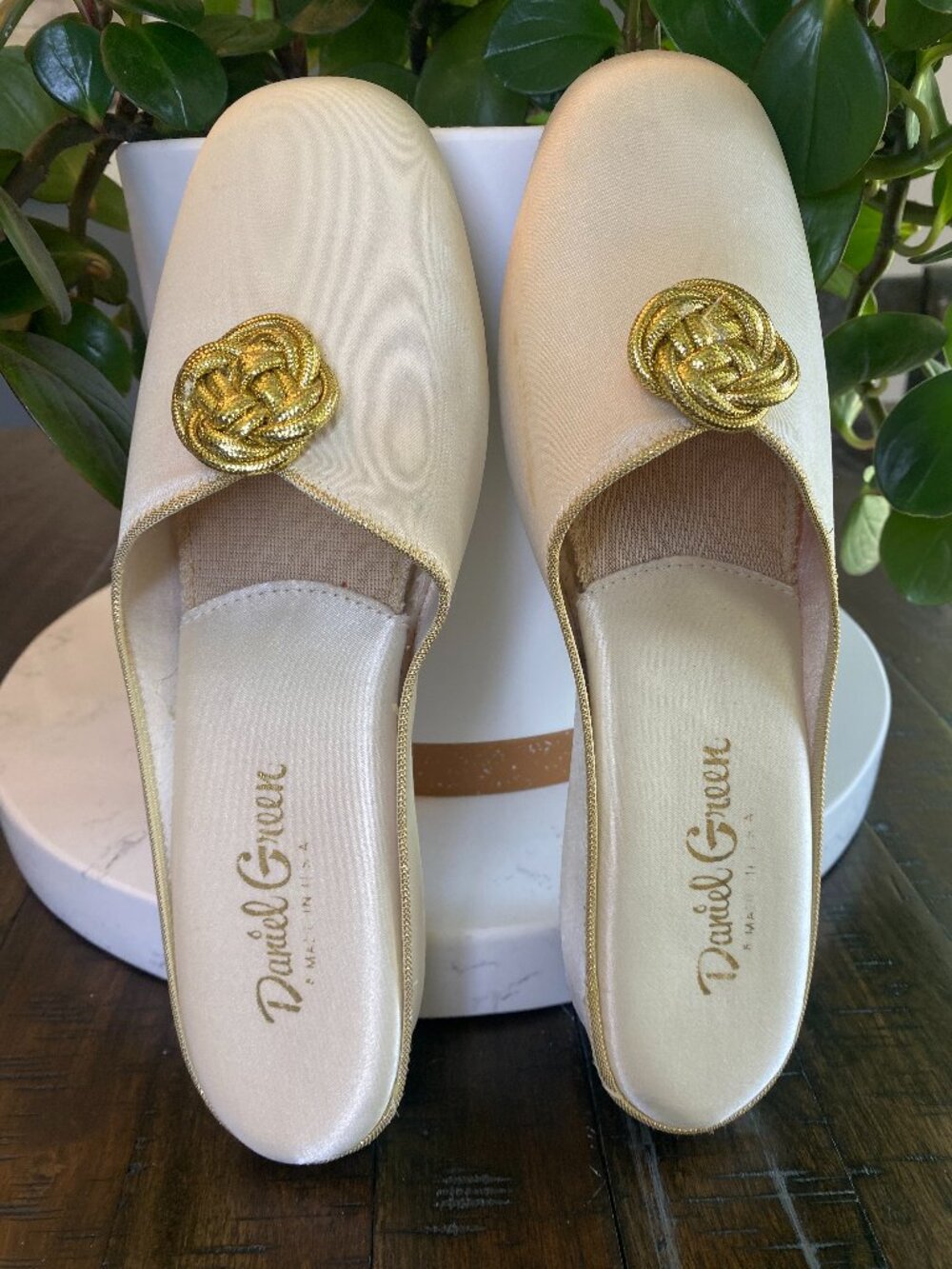 Vintage Daniel Green B70 Ivory Satin Mule Slippers Gold Rope Knot Made USA 6/7